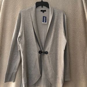 NWT woman’s cardigan with one belt closure